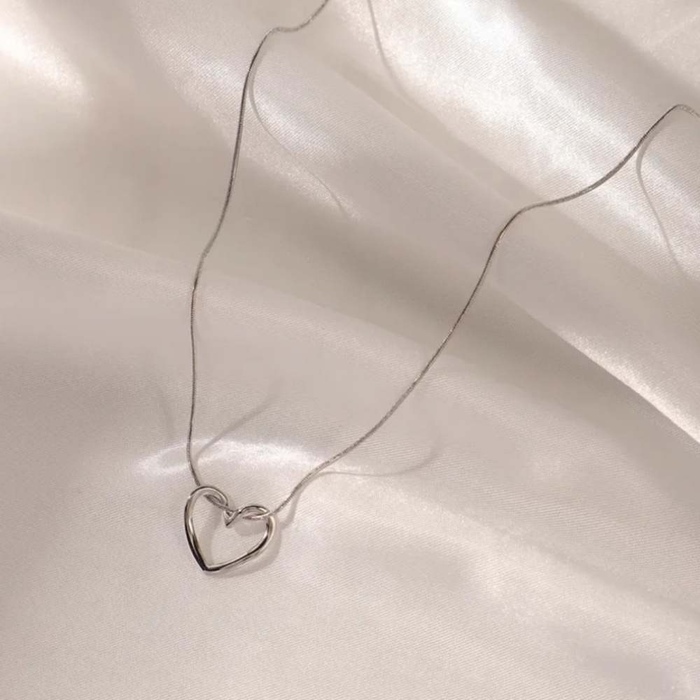 18K Gold Plated Heart Necklace - Picture 4 of 6